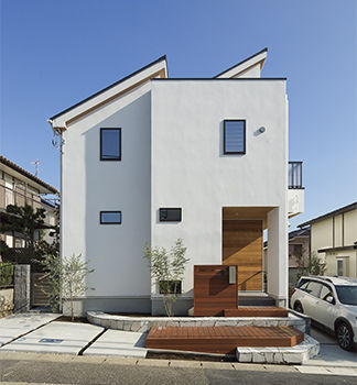 大原建設（パナソニックビルダーズグループ） 【大きな窓からたっぷりの自然光が差し込み心地良い家/間取り有】テクノストラクチャーで耐震面でも安心の建築実例画像2