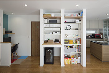 大原建設（パナソニックビルダーズグループ） 【大きな窓からたっぷりの自然光が差し込み心地良い家/間取り有】テクノストラクチャーで耐震面でも安心の建築実例画像4