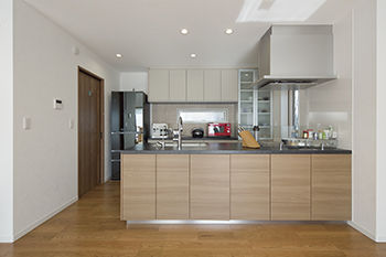 大原建設（パナソニックビルダーズグループ） 【大きな窓からたっぷりの自然光が差し込み心地良い家/間取り有】テクノストラクチャーで耐震面でも安心の建築実例画像5