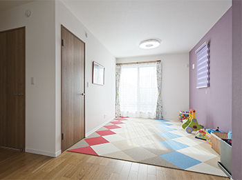 大原建設（パナソニックビルダーズグループ） 【大きな窓からたっぷりの自然光が差し込み心地良い家/間取り有】テクノストラクチャーで耐震面でも安心の建築実例画像9