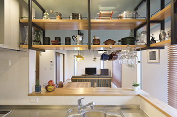 大原建設（パナソニックビルダーズグループ） 【大好きな料理のためにキッチンにこだわった家/間取り有】カフェ風×カリフォルニアスタイルの空間が完成の建築実例画像3