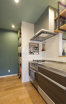 大原建設（パナソニックビルダーズグループ） 【大好きな料理のためにキッチンにこだわった家/間取り有】カフェ風×カリフォルニアスタイルの空間が完成の建築実例画像4