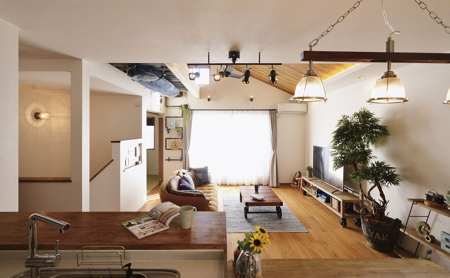 大原建設（パナソニックビルダーズグループ） 【キャンプやサーフィンなどアウトドアのこだわりが散りばめられた家】趣味を身近に感じられる住まいを実現の建築実例画像3