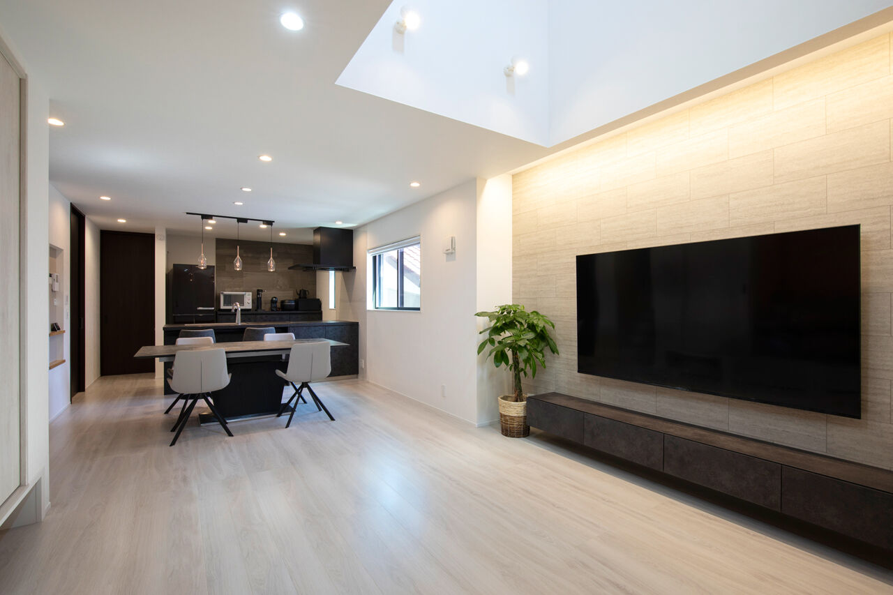 大原建設（パナソニックビルダーズグループ） 【トレーニングルームで家トレを楽しむ、43坪の家/間取り有】心地良い吹き抜けが家族の会話を活発にの建築実例画像4