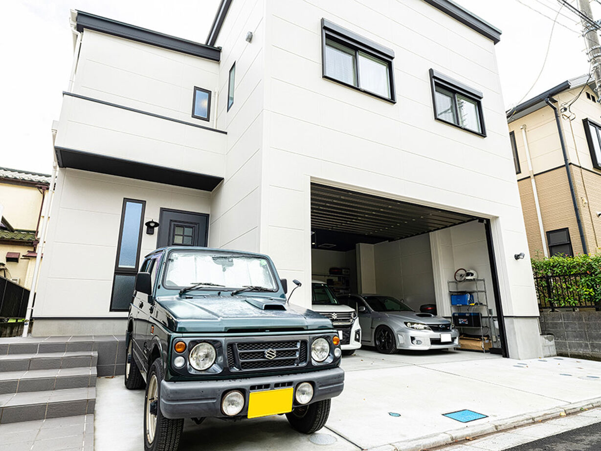 大原建設（パナソニックビルダーズグループ） 【ビルトインガレージのある40坪の郊外の家／間取り有】愛車の整備などライフスタイルを叶えた広々空間が◎の建築実例画像3