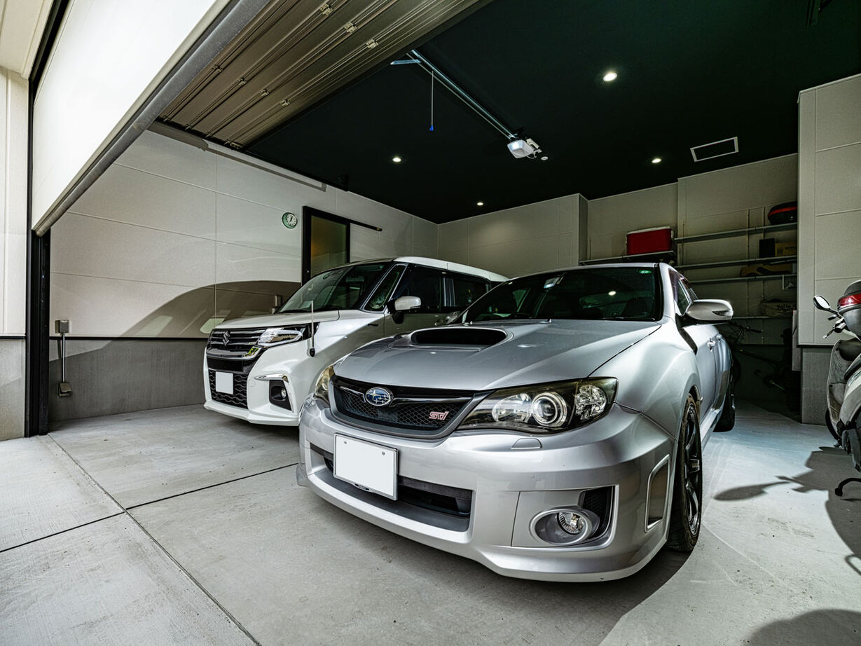 大原建設（パナソニックビルダーズグループ） 【ビルトインガレージのある40坪の郊外の家／間取り有】愛車の整備などライフスタイルを叶えた広々空間が◎の建築実例画像4