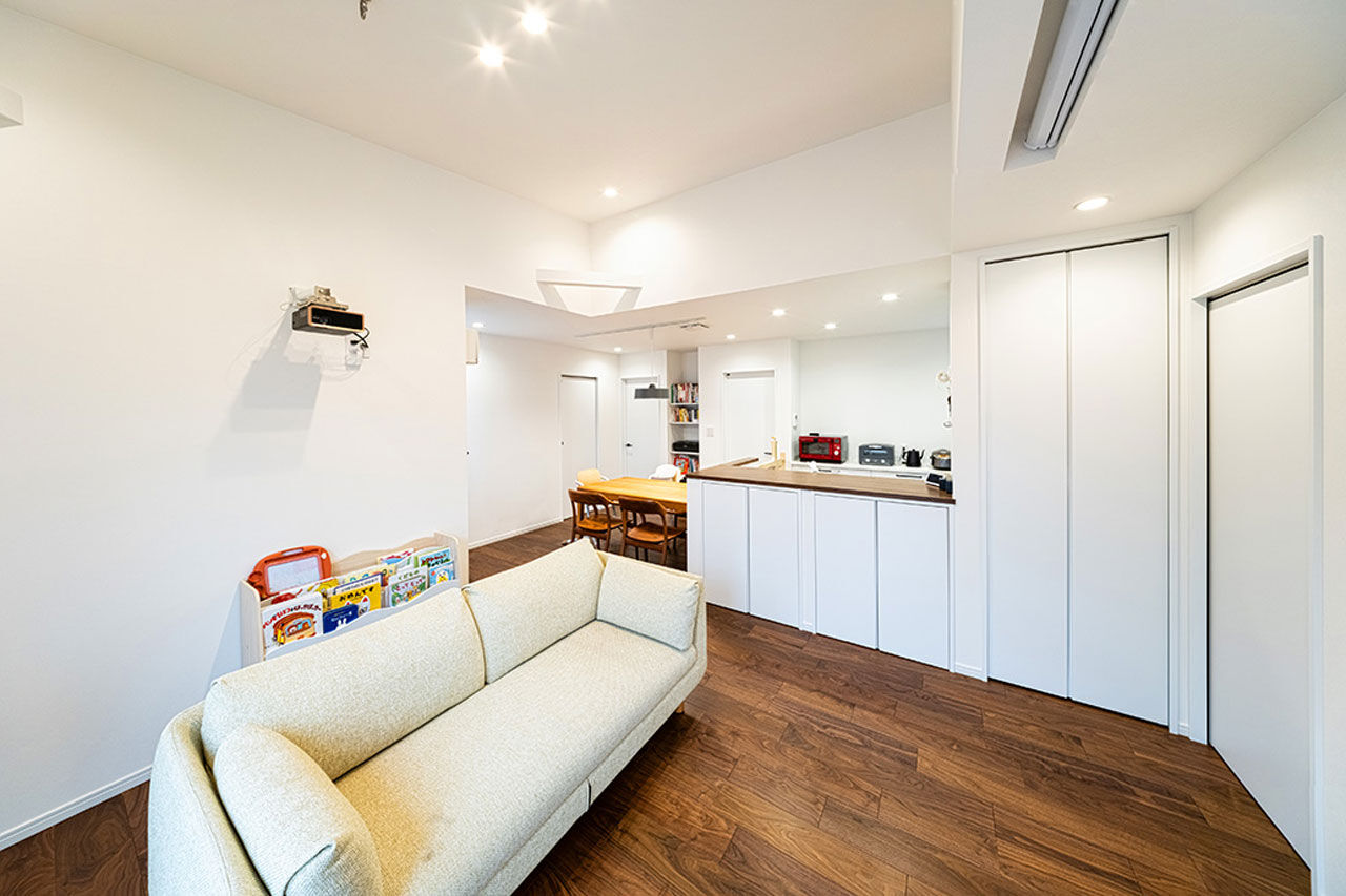 大原建設（パナソニックビルダーズグループ） 【ビルトインガレージのある40坪の郊外の家／間取り有】愛車の整備などライフスタイルを叶えた広々空間が◎の建築実例画像5