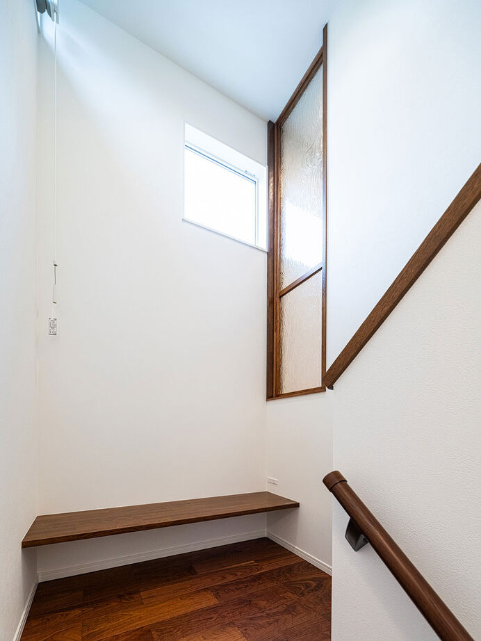 大原建設（パナソニックビルダーズグループ） 【ビルトインガレージのある40坪の郊外の家／間取り有】愛車の整備などライフスタイルを叶えた広々空間が◎の建築実例画像9