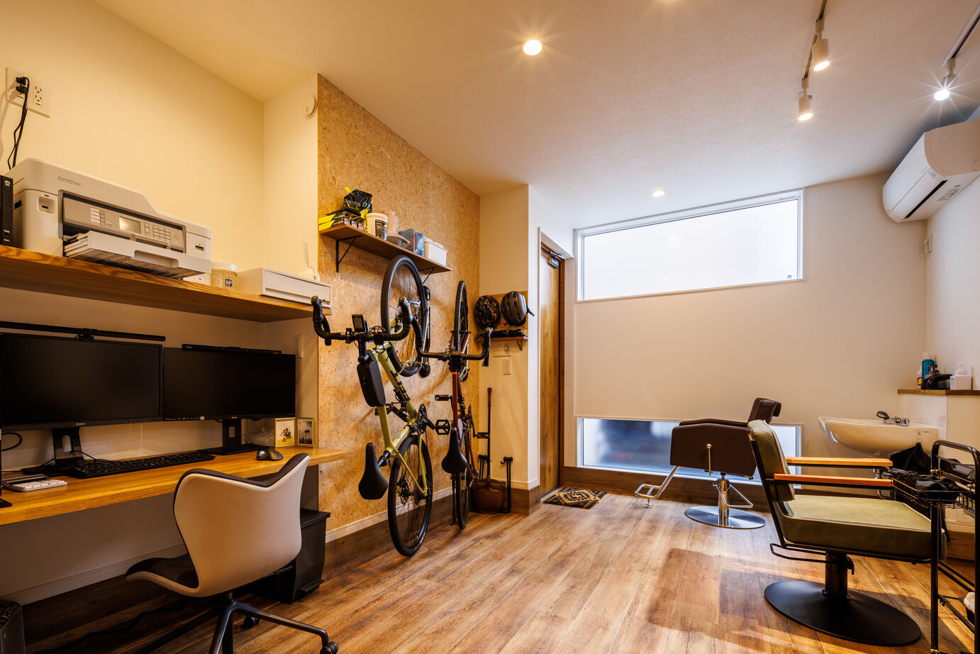 大原建設（パナソニックビルダーズグループ） 【プライベートサロンのある31坪の郊外の家／間取り有】土間リビングと一体化させた「カフェ風」広々ＬＤＫの建築実例画像2