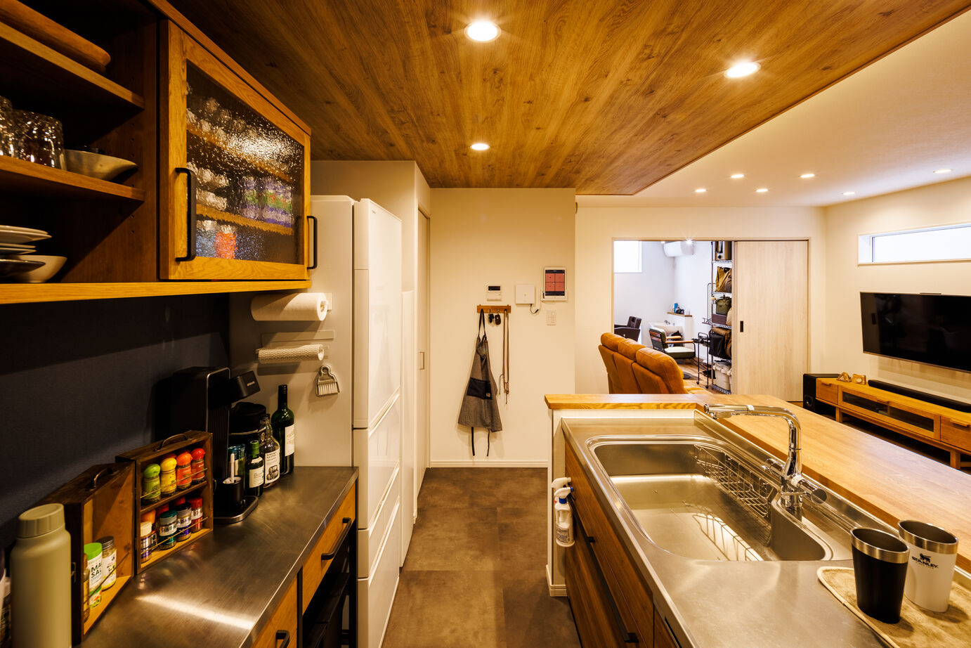 大原建設（パナソニックビルダーズグループ） 【プライベートサロンのある31坪の郊外の家／間取り有】土間リビングと一体化させた「カフェ風」広々ＬＤＫの建築実例画像4