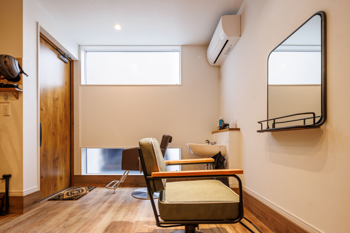 大原建設（パナソニックビルダーズグループ） 【プライベートサロンのある31坪の郊外の家／間取り有】土間リビングと一体化させた「カフェ風」広々ＬＤＫの建築実例画像6