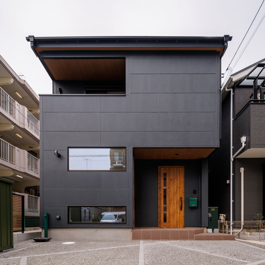 大原建設（パナソニックビルダーズグループ） 【プライベートサロンのある31坪の郊外の家／間取り有】土間リビングと一体化させた「カフェ風」広々ＬＤＫの建築実例画像10