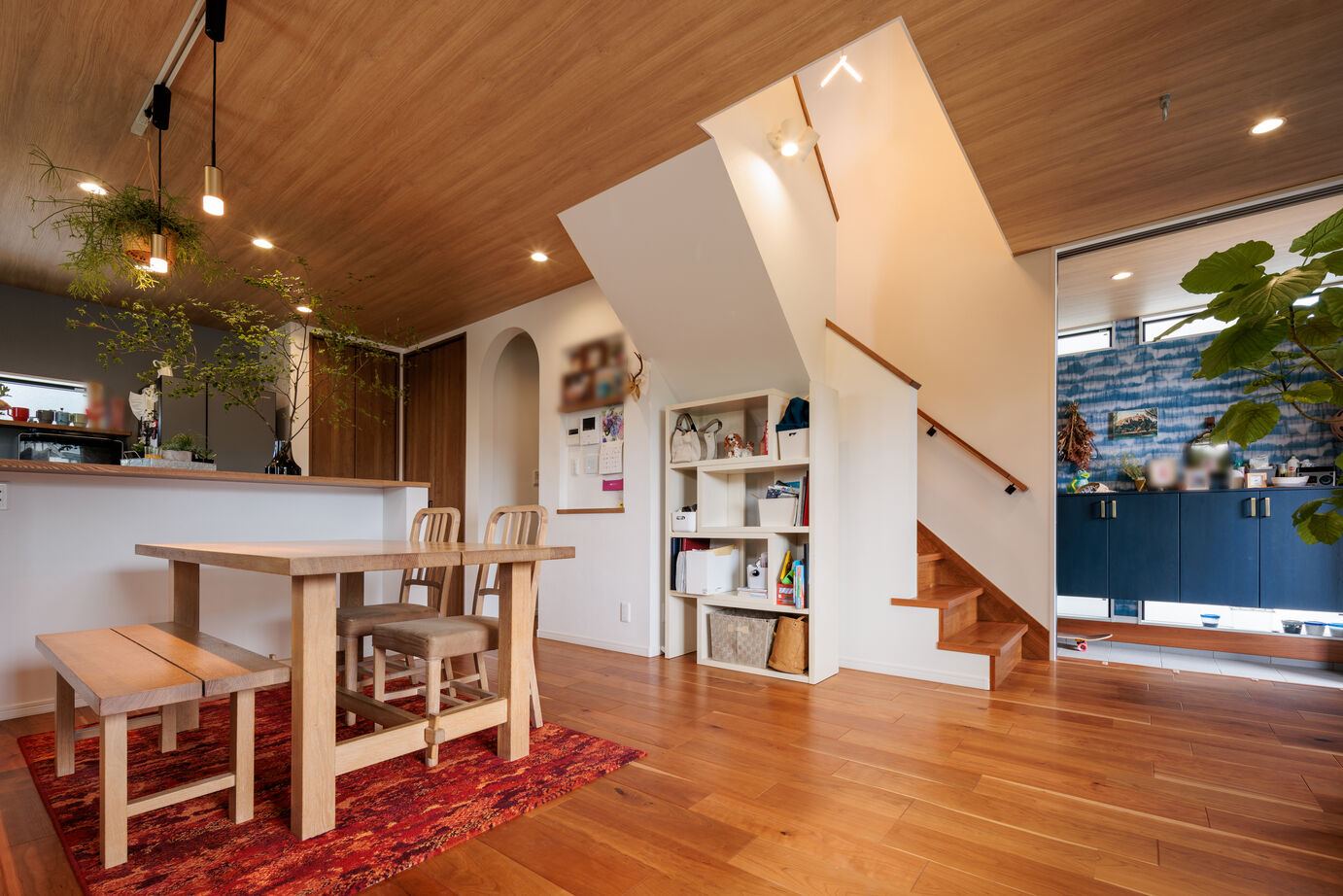 大原建設（パナソニックビルダーズグループ） 【土間玄関とつながるＬＤＫのある33坪の郊外の家】園芸や自転車など「屋外の趣味」を室内でも楽しめる空間の建築実例画像4