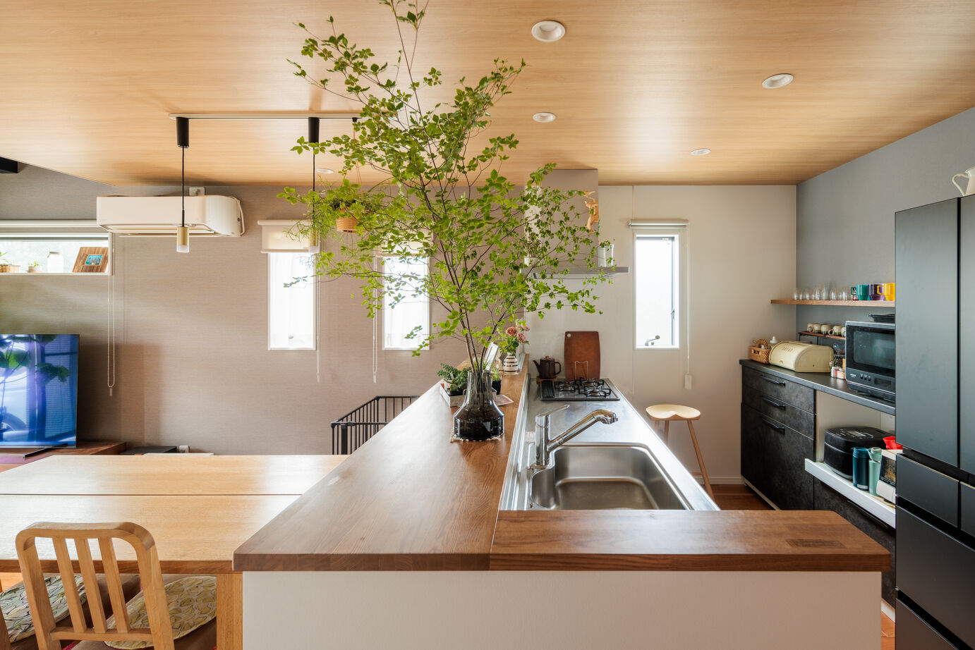 大原建設（パナソニックビルダーズグループ） 【土間玄関とつながるＬＤＫのある33坪の郊外の家】園芸や自転車など「屋外の趣味」を室内でも楽しめる空間の建築実例画像5