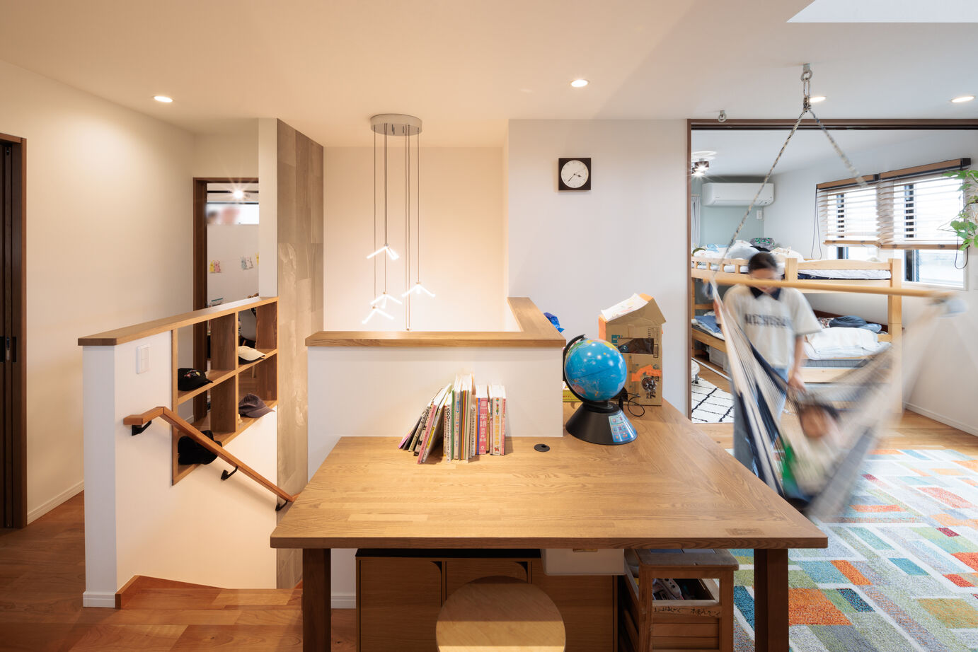 大原建設（パナソニックビルダーズグループ） 【土間玄関とつながるＬＤＫのある33坪の郊外の家】園芸や自転車など「屋外の趣味」を室内でも楽しめる空間の建築実例画像8