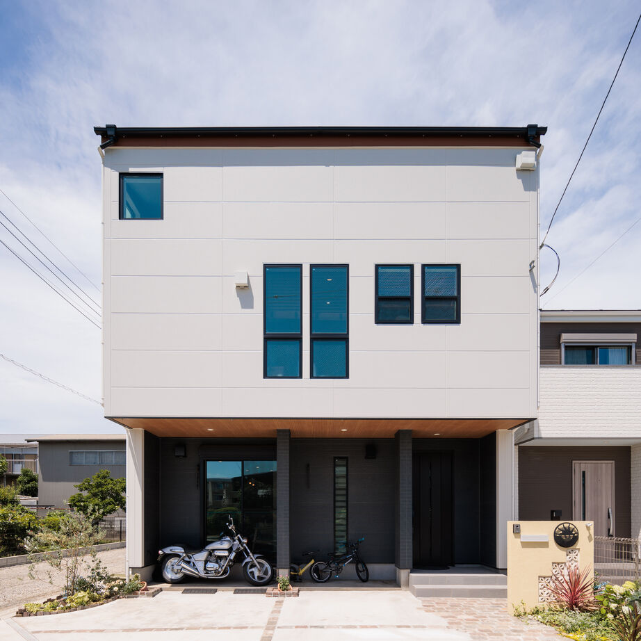 大原建設（パナソニックビルダーズグループ） 【土間玄関とつながるＬＤＫのある33坪の郊外の家】園芸や自転車など「屋外の趣味」を室内でも楽しめる空間の建築実例画像10