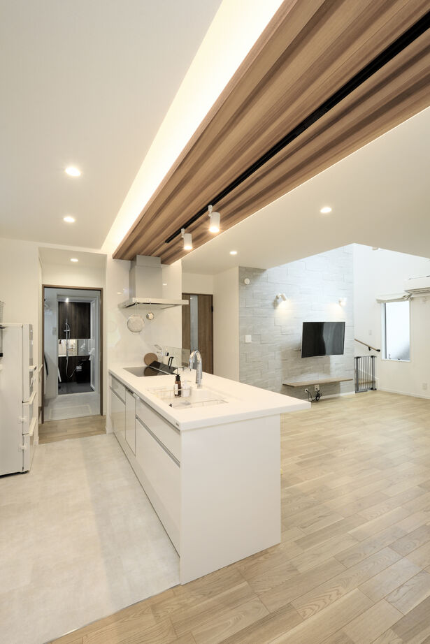 大原建設（パナソニックビルダーズグループ） 【緑を感じるルーフバルコニーのある33坪の郊外の家／間取り有】小上がり付きの広々ＬＤＫを叶えた屈強構造の建築実例画像4