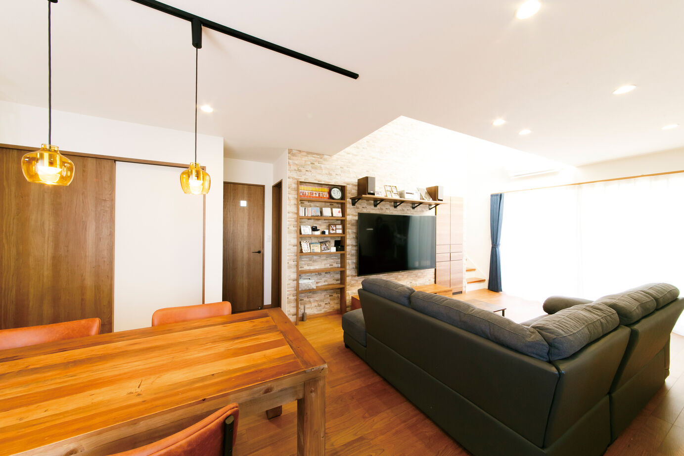 大原建設（パナソニックビルダーズグループ） 【コミックルームのある34坪の郊外の家／間取り有】家族との繋がりを感じつつ、ひとりの時間も満喫できる家の建築実例画像3