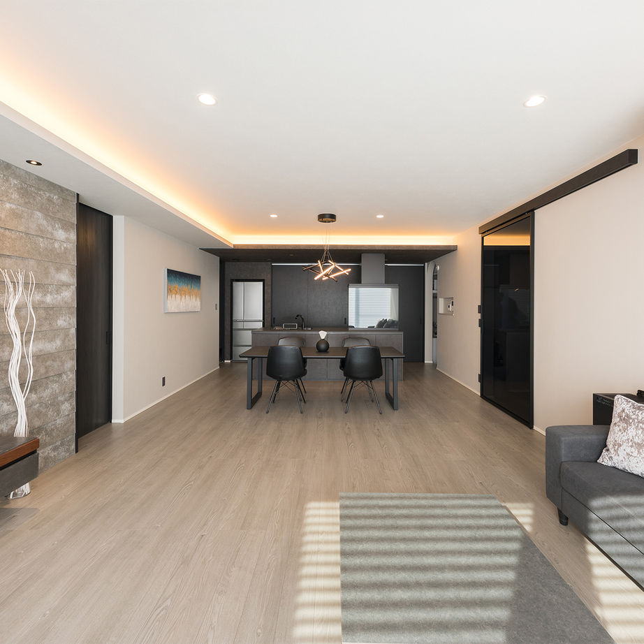 トータテハウジング 【テラス/共働き夫婦/収納充実】グレーインテリアで上品にまとめたオシャレな家の建築実例画像2