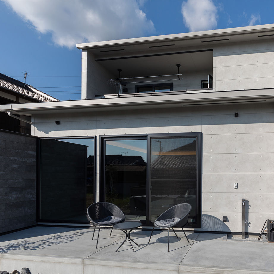 トータテハウジング 【テラス/共働き夫婦/収納充実】グレーインテリアで上品にまとめたオシャレな家の建築実例画像4