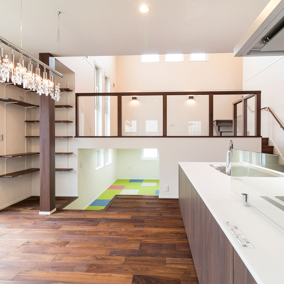 トータテハウジング 【吹き抜け/スキップフロア/造作家具】生活空間を分けて、ゆとりのある楽しいおうち時間を実現！の建築実例画像4