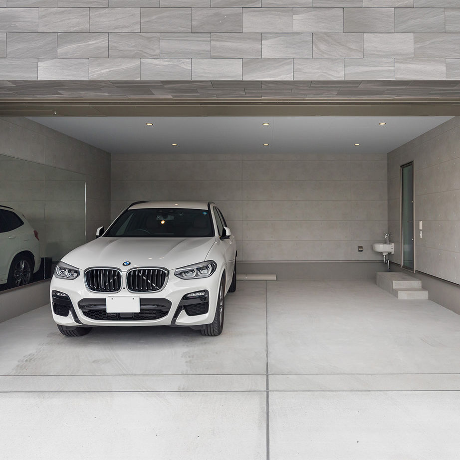 トータテハウジング 2台並列ビルトインガレージのある都市型モダン住宅。趣味を楽しみ、自然を眺め、アーバンスローライフ満喫の建築実例画像2