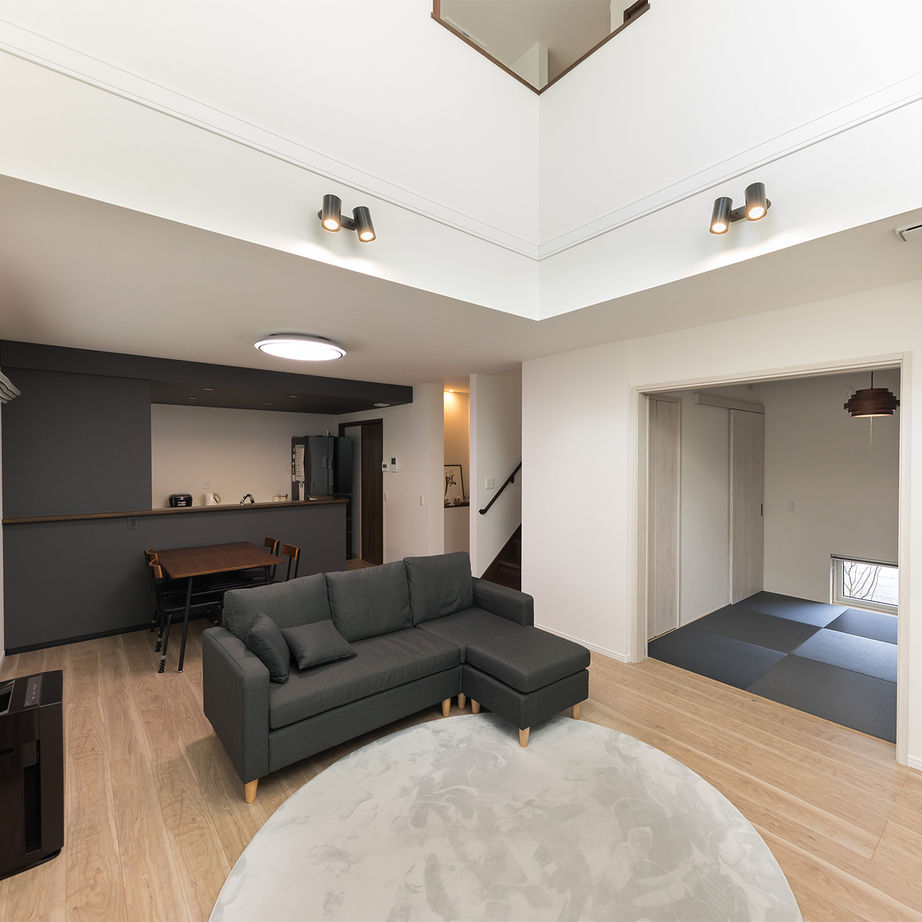 トータテハウジング シックモダンなモデルハウスのイメージをご家族のライフスタイルに合わせてカスタマイズ！の建築実例画像2