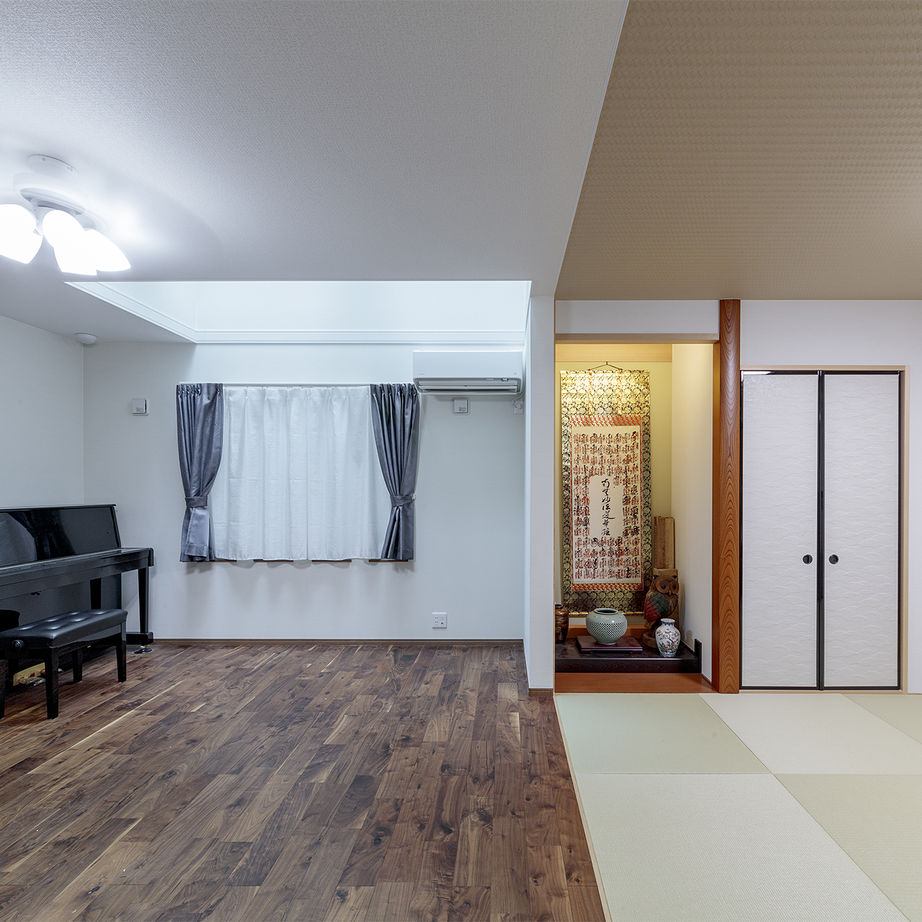 トータテハウジング 【中庭】と【３階ワイドバルコニー】が光あふれる開放感を創出。【エレベーター】のある３階建て2世帯住宅の建築実例画像10