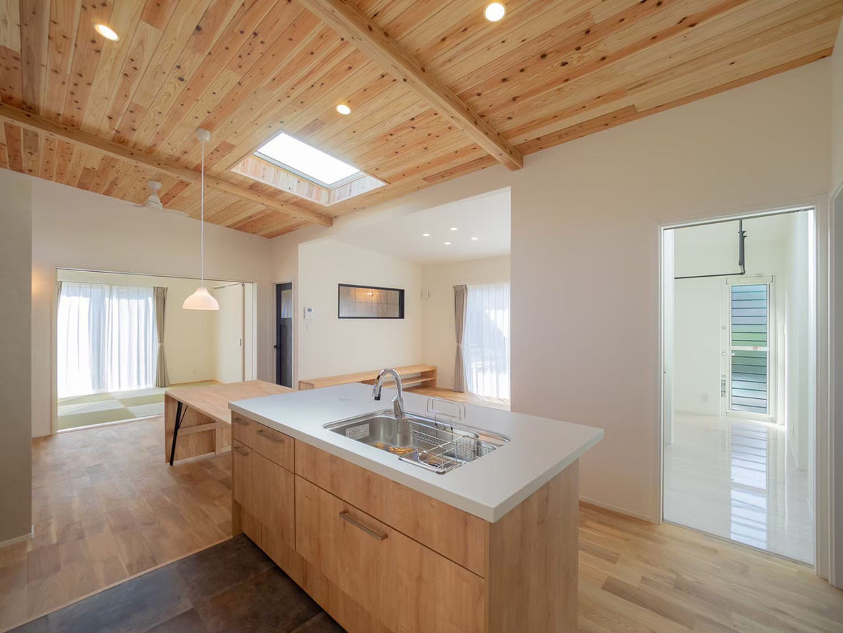 ドヒハウス 【2500万円～2999万円／平屋／アイランドキッチン／木の温かみ】笑顔が集まるLDKを家の中心にの建築実例画像3