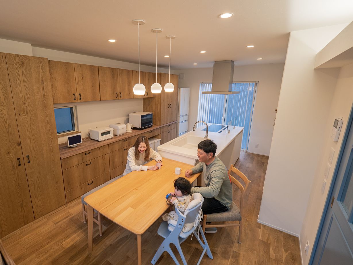 ドヒハウス 【2000万円台】ガレージをフル活用、「遊び」を楽しむ家。の建築実例画像2