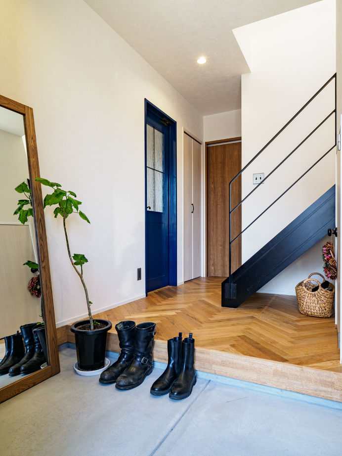 ドヒハウス 【2500万円～2999万円台／ガレージハウス】部屋からバイクを鑑賞アメリカンビンテージハウスの建築実例画像2