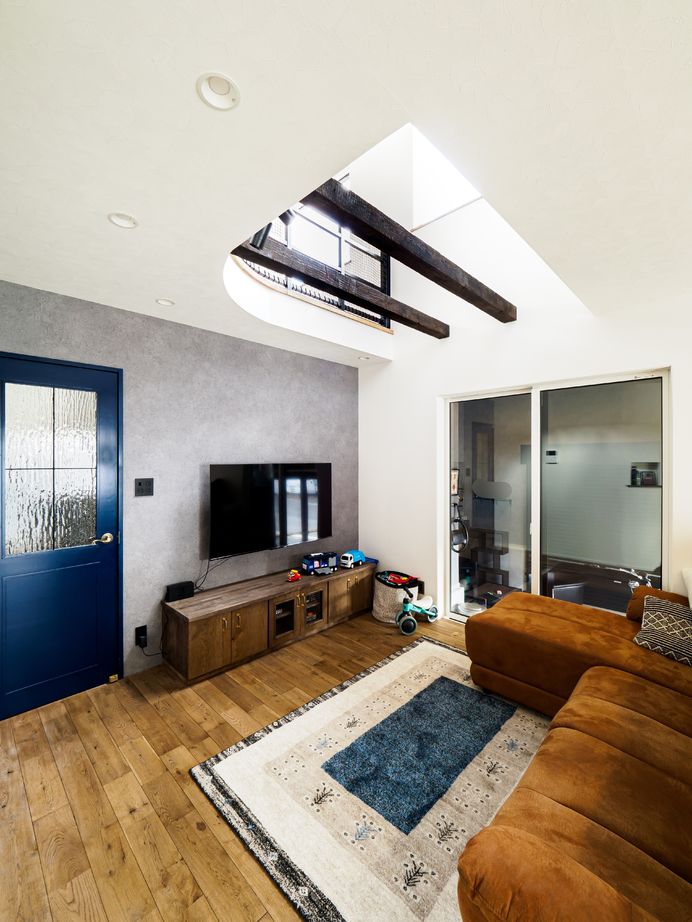 ドヒハウス 【2500万円～2999万円台／ガレージハウス】部屋からバイクを鑑賞アメリカンビンテージハウスの建築実例画像9