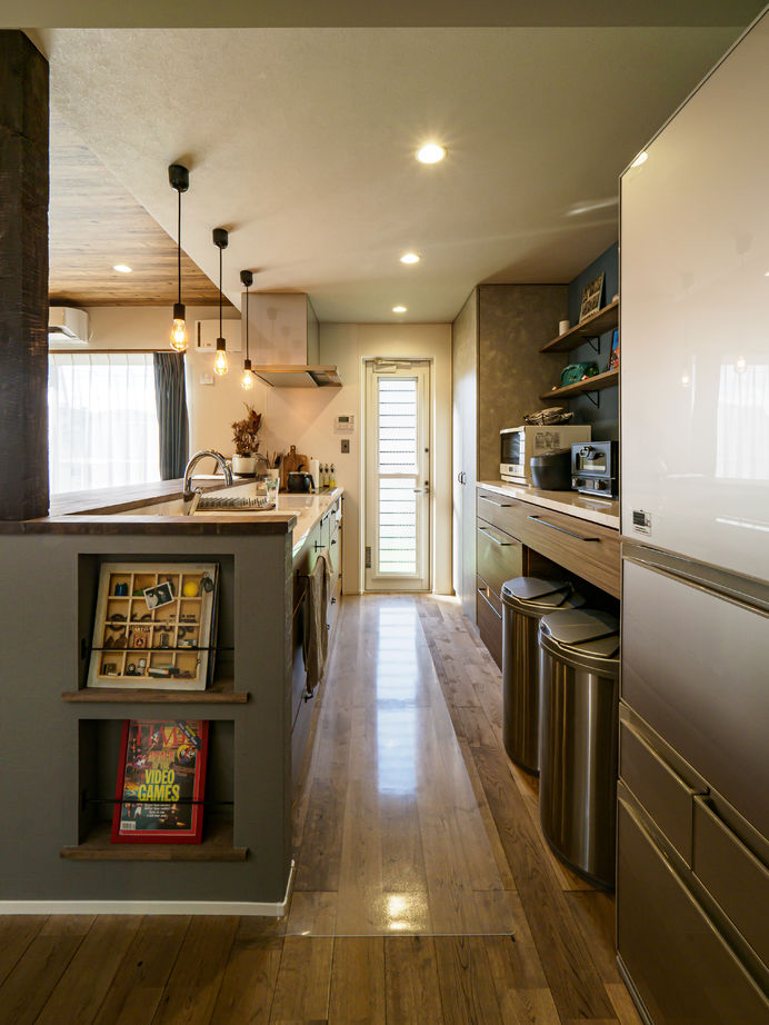 ドヒハウス 【2500万円～2999万円台／ガレージハウス】部屋からバイクを鑑賞アメリカンビンテージハウスの建築実例画像10