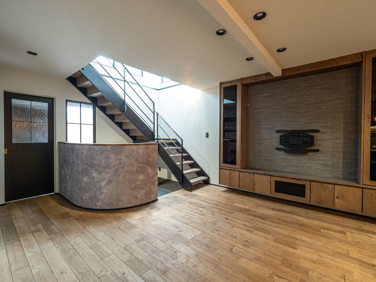 ドヒハウス 【間取り図有/二階建て/3LDK】キッチンのアクセント抜群、R壁を楽しむ家事動線が楽なお家の建築実例画像6