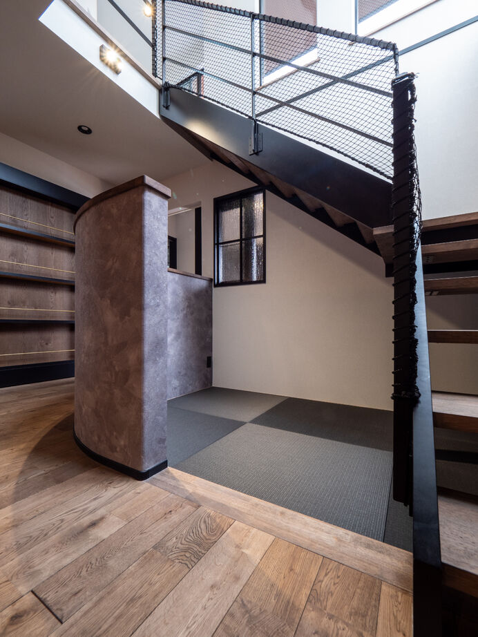 ドヒハウス 【間取り図有/二階建て/3LDK】キッチンのアクセント抜群、R壁を楽しむ家事動線が楽なお家の建築実例画像7