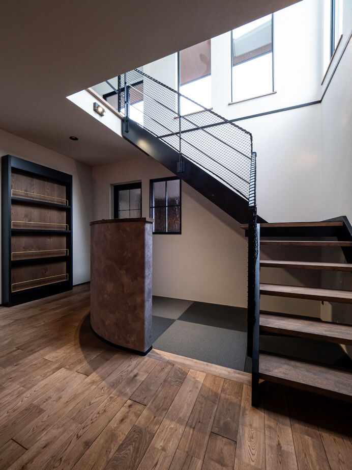 ドヒハウス 【間取り図有/二階建て/3LDK】キッチンのアクセント抜群、R壁を楽しむ家事動線が楽なお家の建築実例画像8