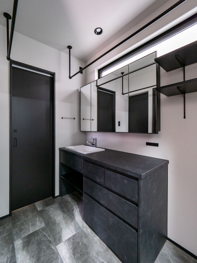 ドヒハウス 【間取り図有/二階建て/3LDK】キッチンのアクセント抜群、R壁を楽しむ家事動線が楽なお家の建築実例画像10