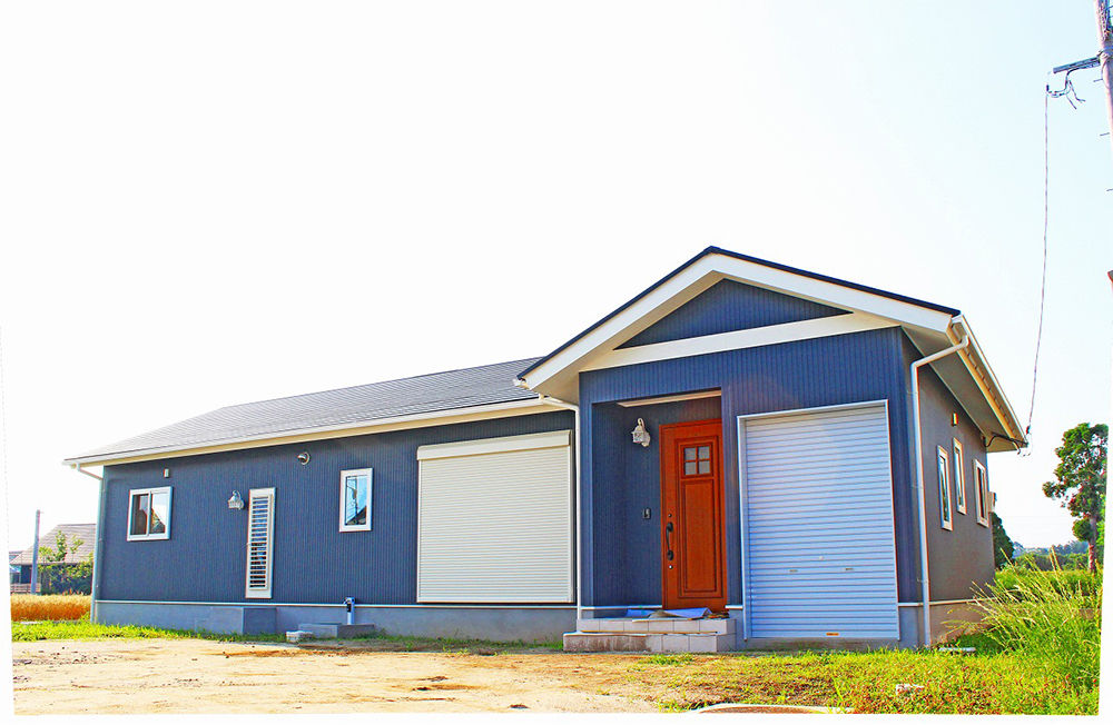 コスモホーム 【平屋/4LDK/ビルトインガレージ/~1499万円】隅々まで目が行き届くコンパクトな平屋。の建築実例画像2