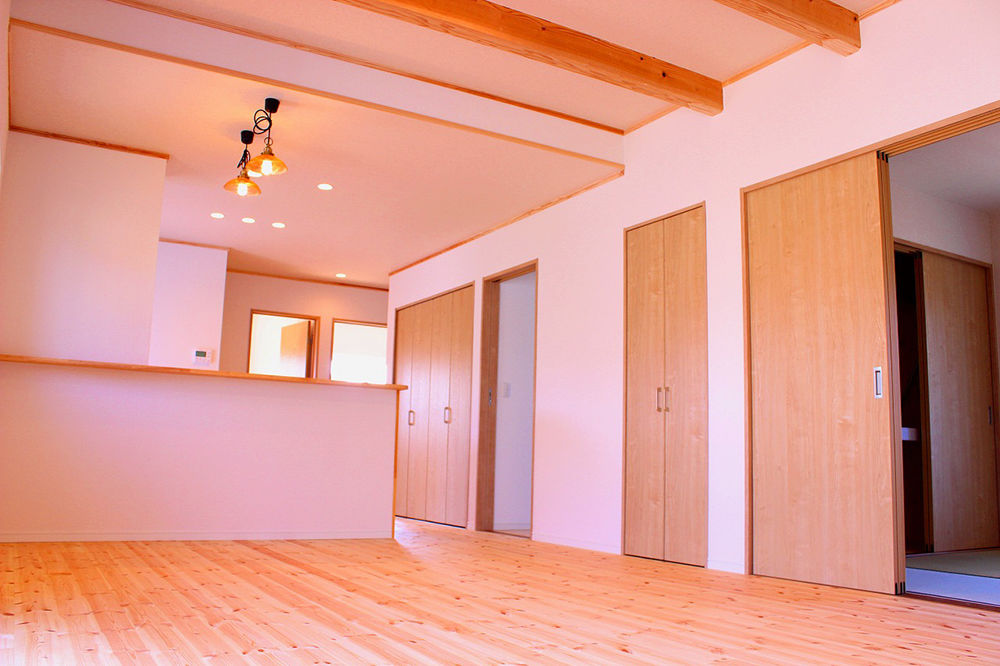 コスモホーム 【平屋/4LDK/ビルトインガレージ/~1499万円】隅々まで目が行き届くコンパクトな平屋。の建築実例画像4