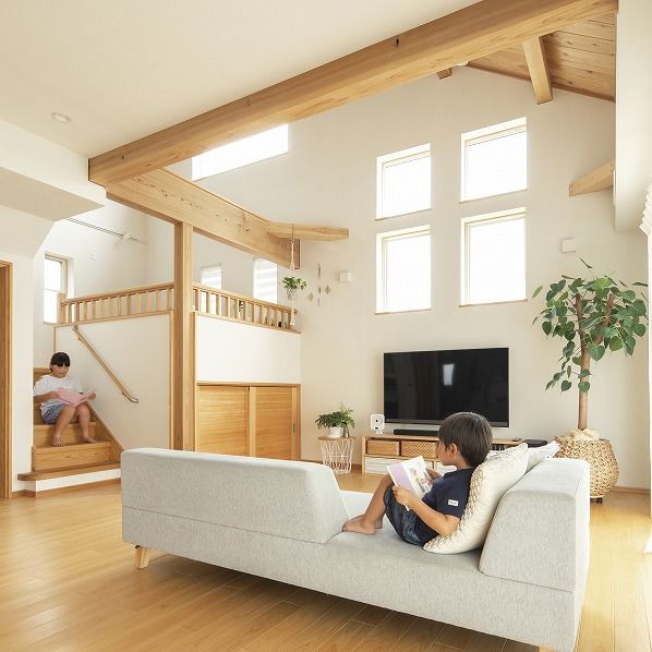 棟匠 「裸足で過ごすのが気持ちいい！」　無垢の木の優しさと全館空調で叶えたくつろぎの住まいの建築実例画像2
