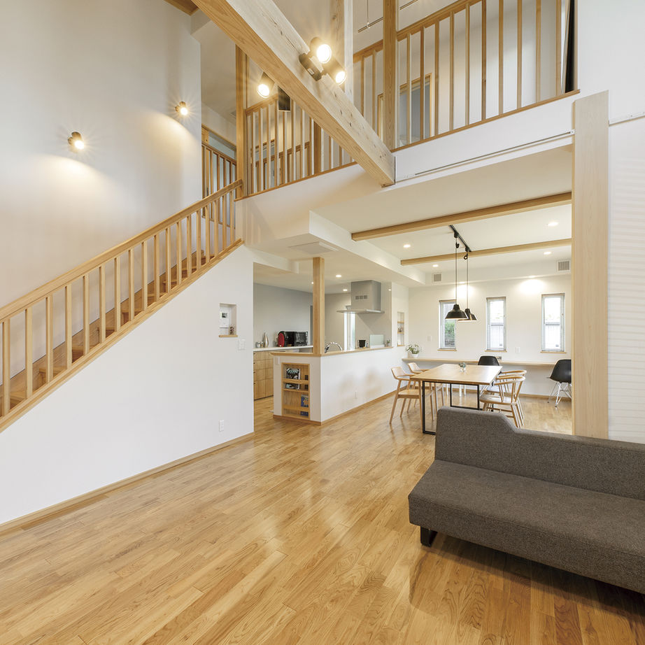 棟匠 シンプルだからこそ、居心地がいい。木のぬくもりと全館空調の快適さに包まれた、のびのび暮らせる住まいの建築実例画像2