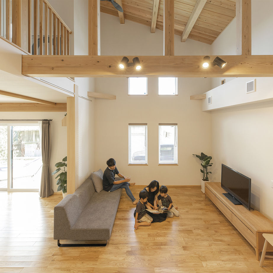 棟匠 シンプルだからこそ、居心地がいい。木のぬくもりと全館空調の快適さに包まれた、のびのび暮らせる住まいの建築実例画像3