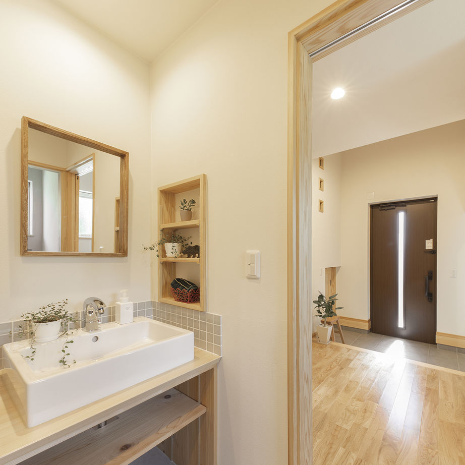 棟匠 シンプルだからこそ、居心地がいい。木のぬくもりと全館空調の快適さに包まれた、のびのび暮らせる住まいの建築実例画像9