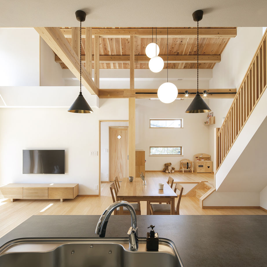 棟匠 キッズスペースに家族の図書コーナーも。シンプルな中に「好き」を閉じ込めた、一年中快適な木の住まいの建築実例画像2