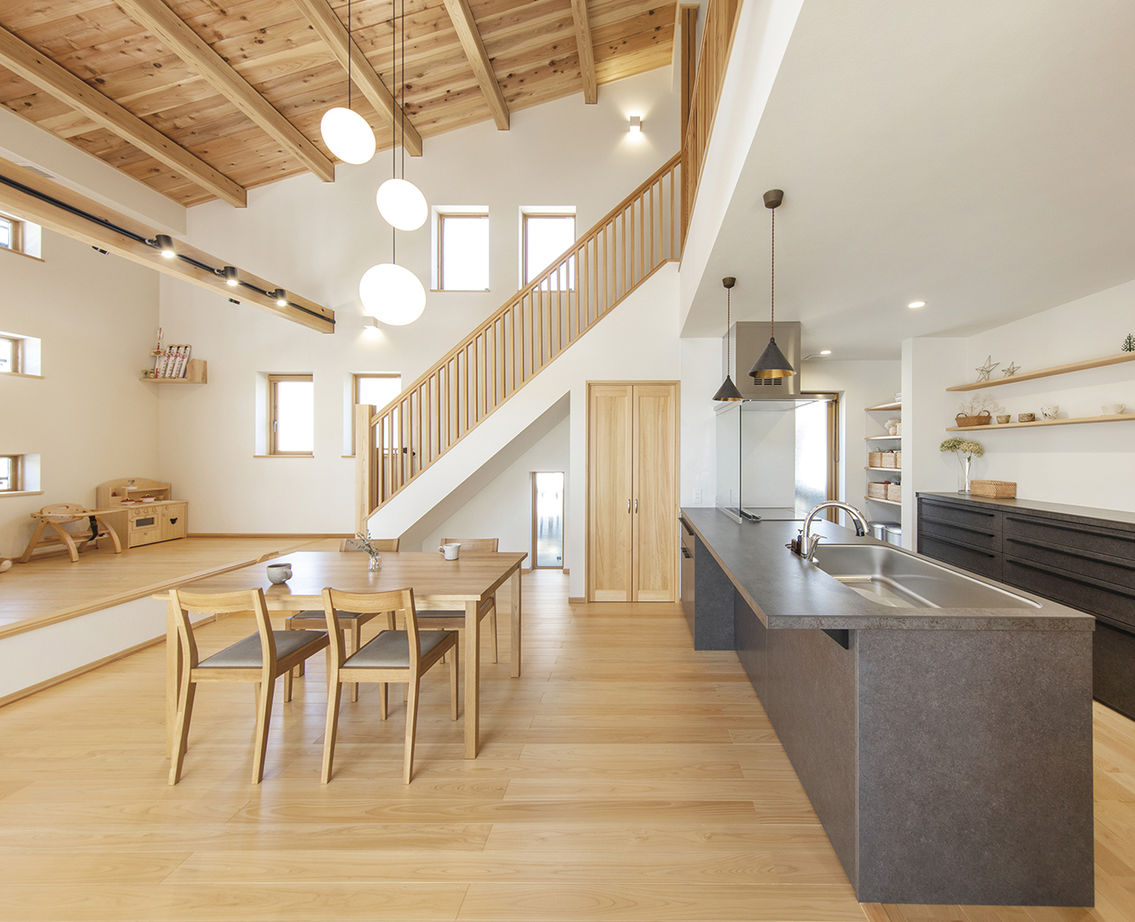 棟匠 キッズスペースに家族の図書コーナーも。シンプルな中に「好き」を閉じ込めた、一年中快適な木の住まいの建築実例画像3