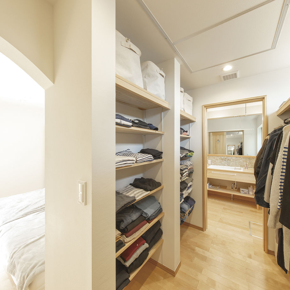 棟匠 キッズスペースに家族の図書コーナーも。シンプルな中に「好き」を閉じ込めた、一年中快適な木の住まいの建築実例画像7