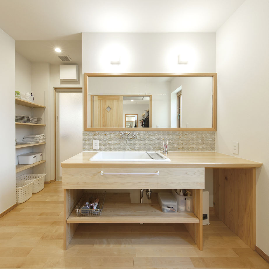 棟匠 キッズスペースに家族の図書コーナーも。シンプルな中に「好き」を閉じ込めた、一年中快適な木の住まいの建築実例画像8