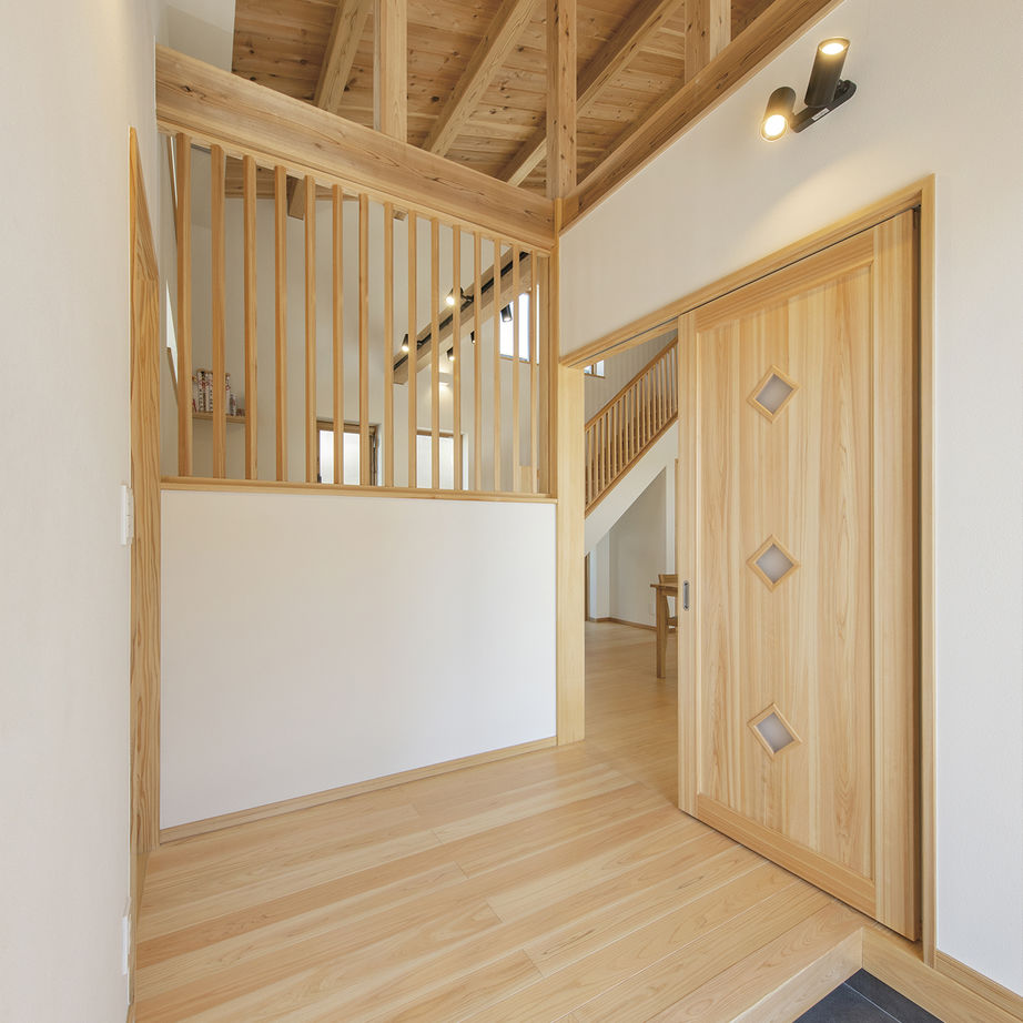 棟匠 キッズスペースに家族の図書コーナーも。シンプルな中に「好き」を閉じ込めた、一年中快適な木の住まいの建築実例画像9