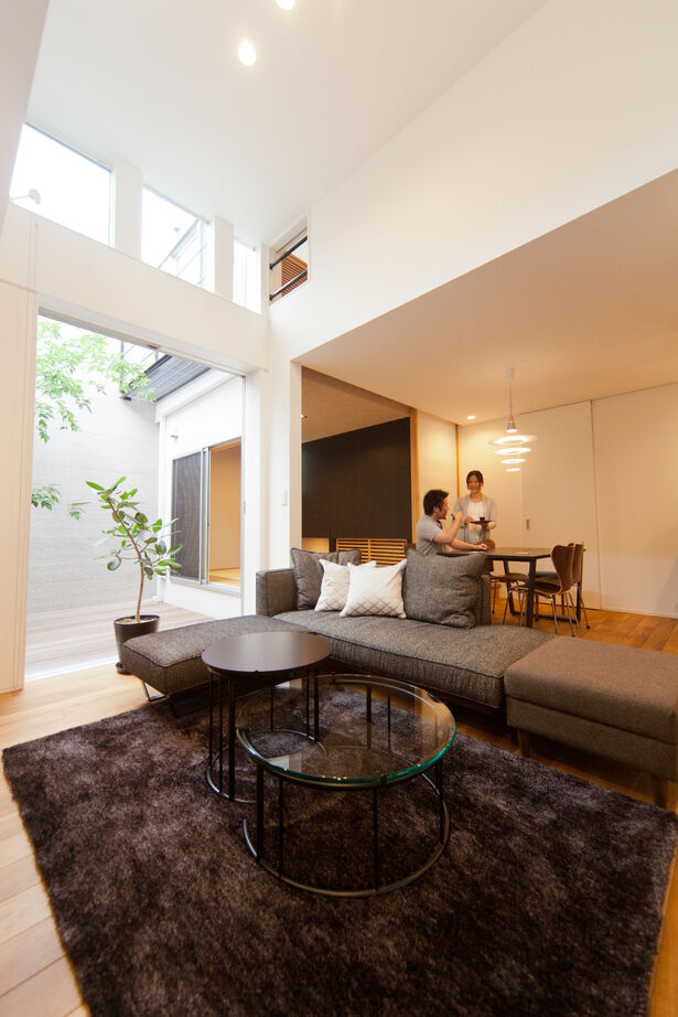 ジューケン 【狭小住宅】約35坪の角地で、3台分のビルトインガレージ、音楽室、中庭のある家の建築実例画像3