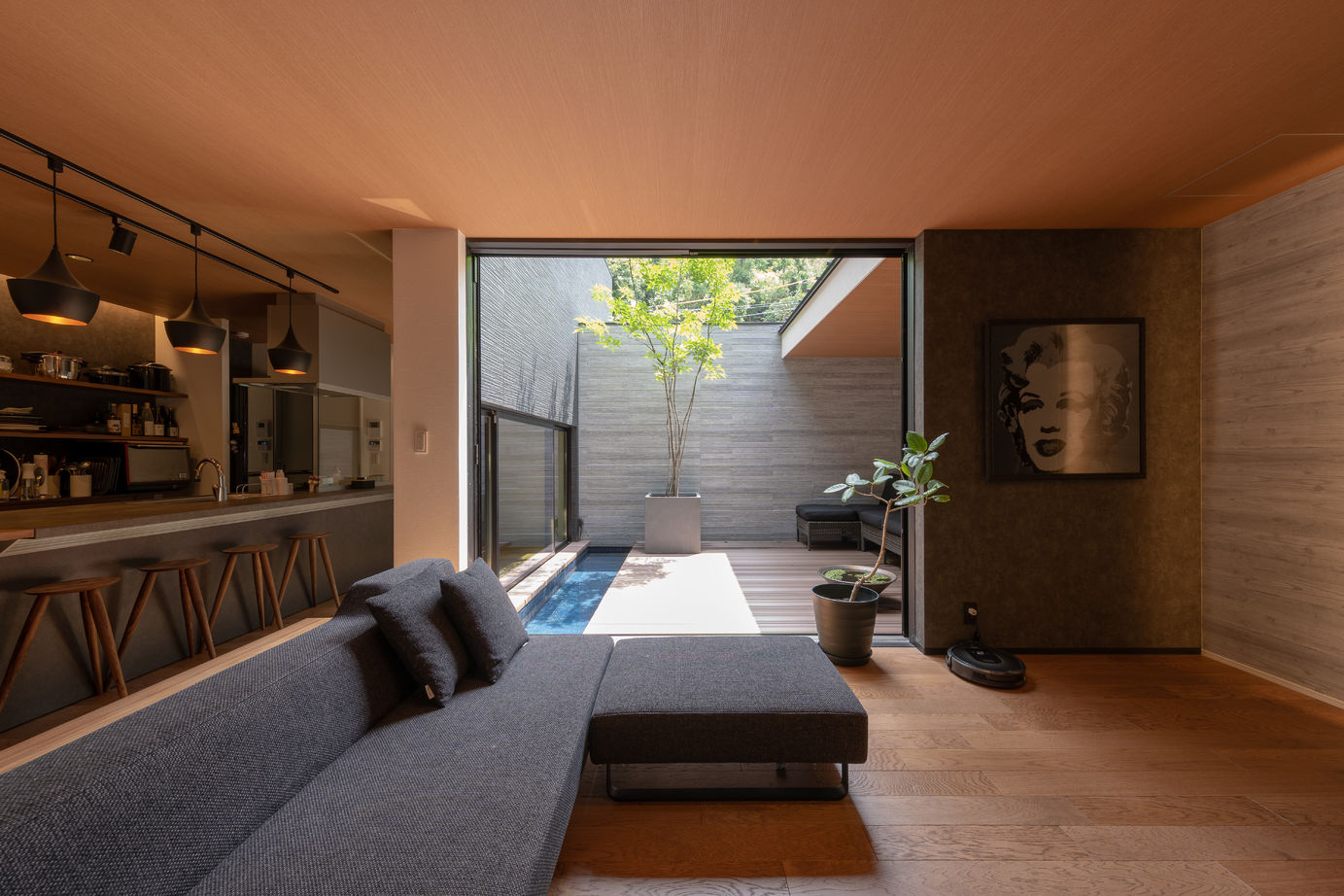 ジューケン 【リゾート感を自邸に】40坪の整形地／非日常テイストが漂う“水盤がある”中庭ライフを満喫の建築実例画像5